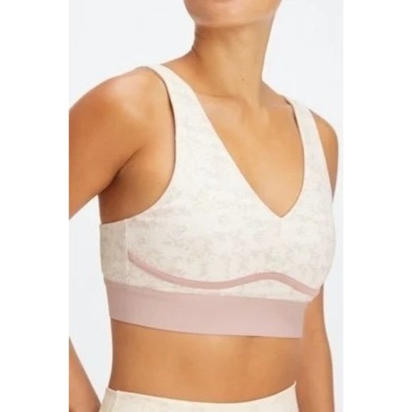 New Fabletics All Day Every Day Bra Size Medium Sports Bra - Picture 5 of 7